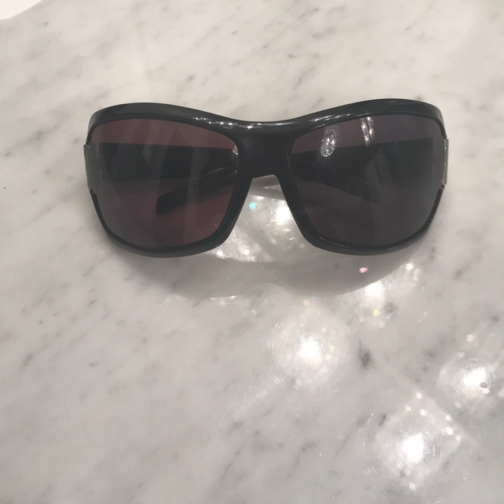 Authentic black Gucci sunglasses!!